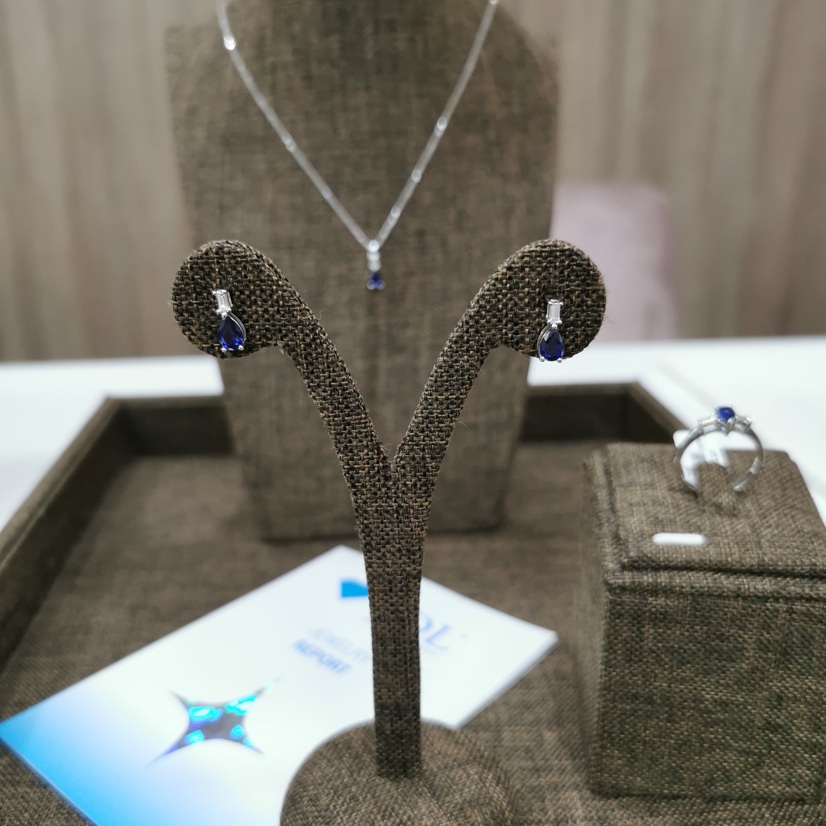 Комплект със Сапфир и Диаманти 2.49 карата